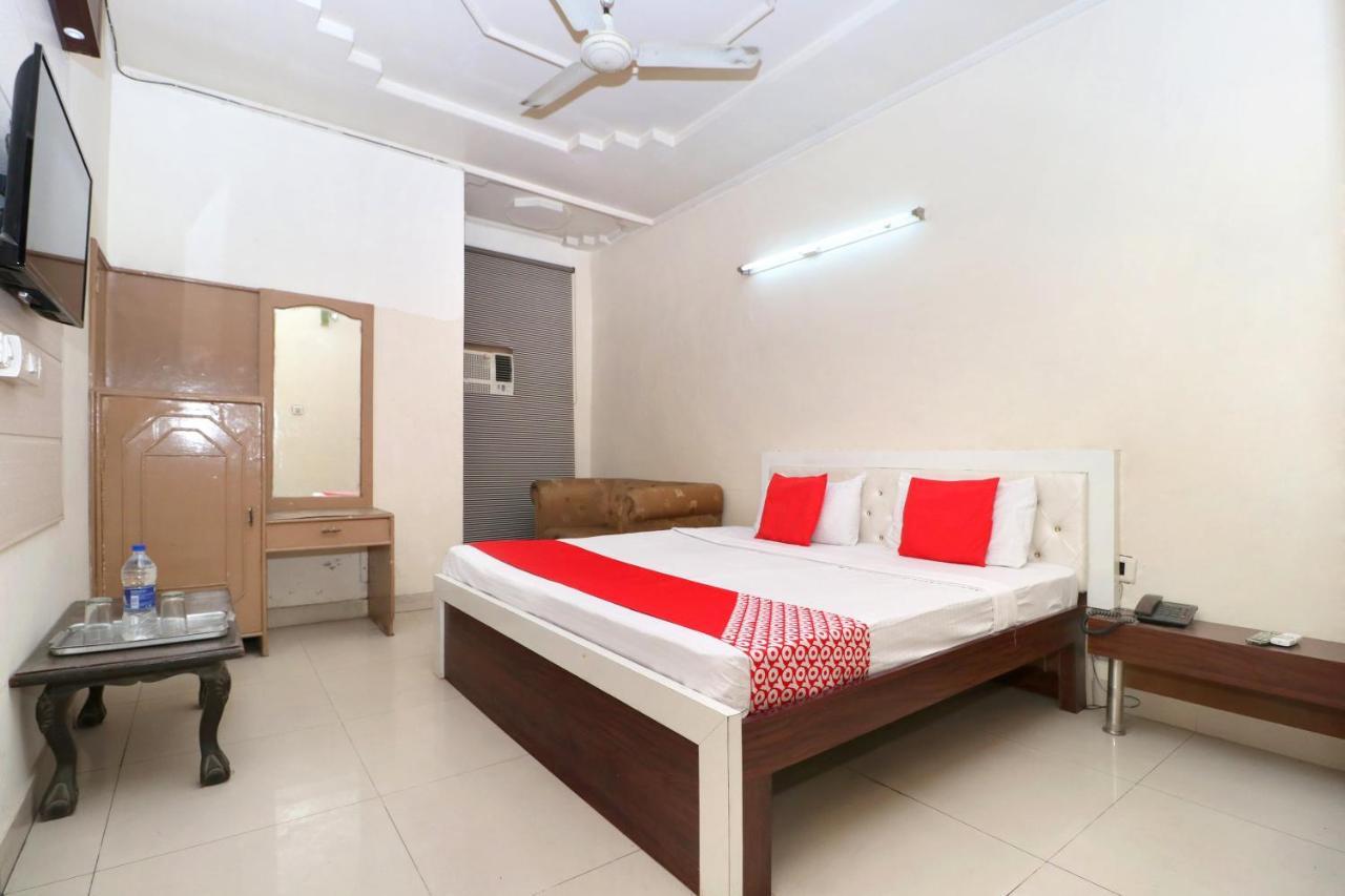 Oyo 24322 Hotel Gulshan Jalandhar Bagian luar foto